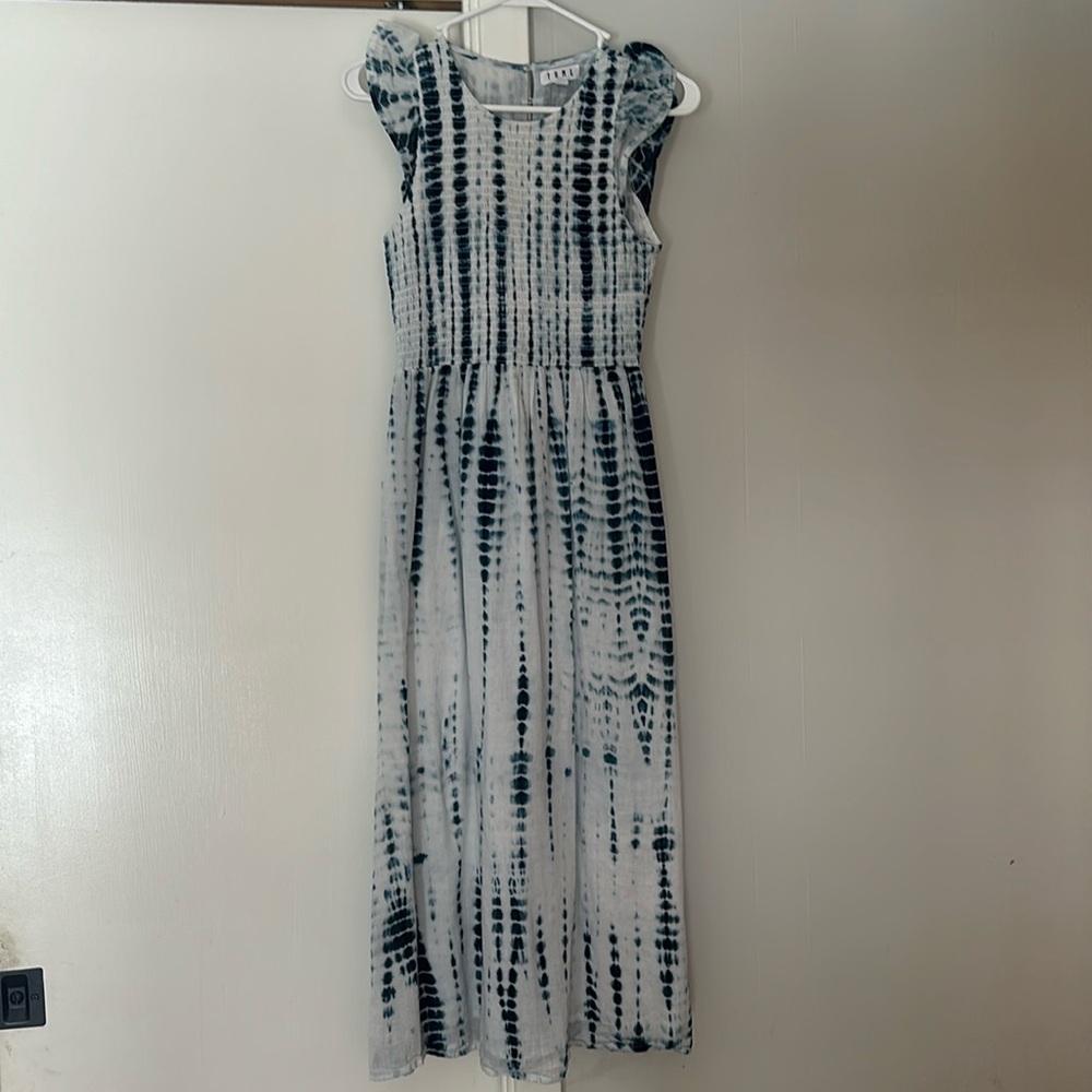 Thml xs dyed lightweight cotton smocked flutter sleeve dress blue white